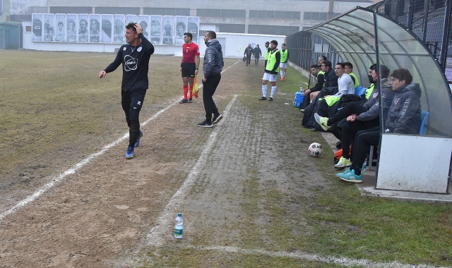 Il terreno di gioco dello stadio comunale Mari sente le conseguenze del Palio (Pubblifoto)