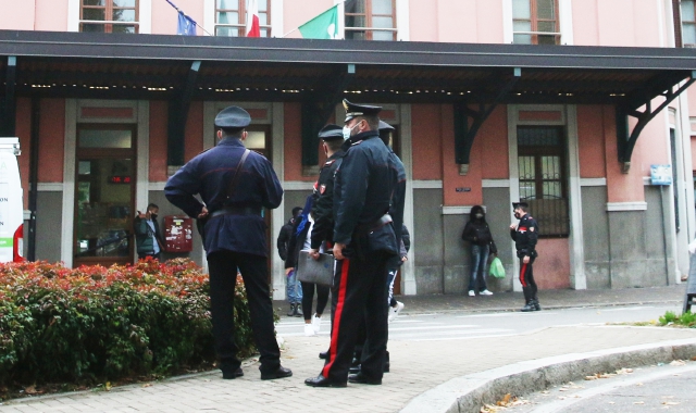 Saronno, accoltellato davanti alla stazione