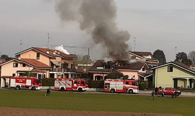 Villetta in fiamme, paura a Saronno