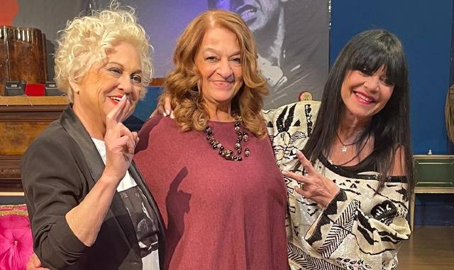 Da sinistra Wanna Marchi, l’avvocato Francesca Cramis e Stefania Nobile nello studio di Go Tv