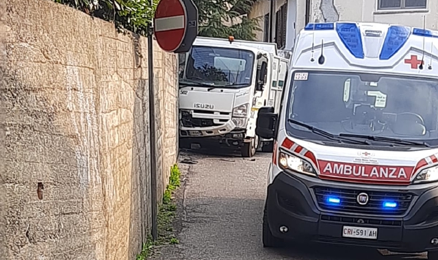 Gavirate, camion contro muro: grave 36enne