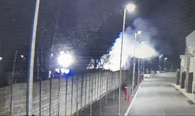 La colonna di fumo sprigionata dall’incendio (Redazione)