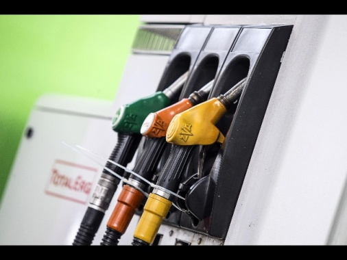 Benzina: prezzo medio settimanale +8 centesimi a 1,953 euro