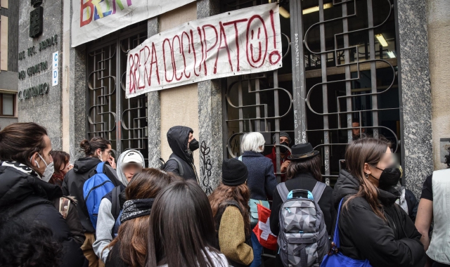 Un momento dell'occupazione del liceo artistico Brera (foto Ansa)