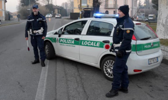 La polizia locale di Castano Primo (foto Redazione)
