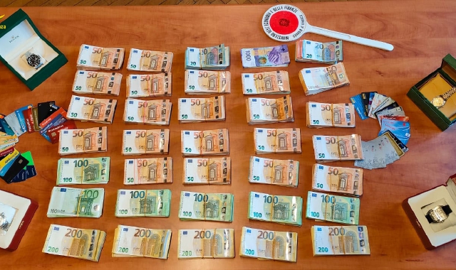 C’è anche denaro contante nel maxi sequestro da quasi 6 milioni eseguito dalla Finanza
