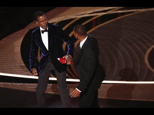 Oscar: Will Smith si scusa con Chris Rock per lo schiaffo