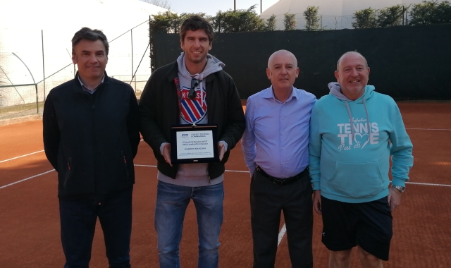 Il presidente del TC Busto Remo Torretta, Roberto Marcora, Ezio Terreni, il maestro Paolo Zingale (foto Marco Pessina)