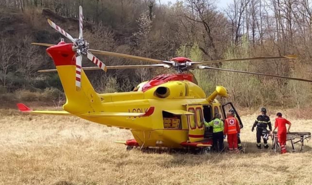 Il ferito è stato trasportato all’ospedale Maggiore di Novara con l’elisoccorso (foto vigili del fuoco)