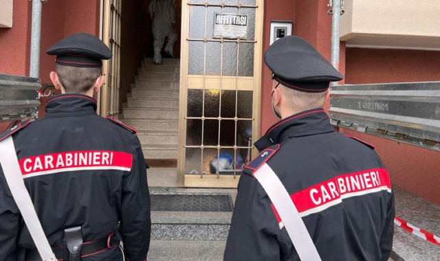 I carabinieri sono accorsi dopo la chiamata del giovane (foto Ansa)