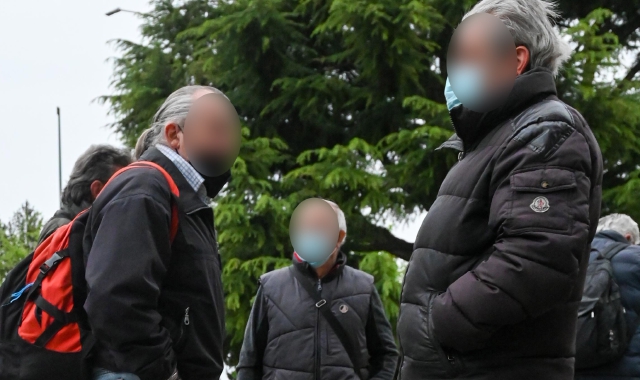 Ogni giorno si calcola che siano tra i 25 e i 30 i clochard che dormono nella stazione Fs di Busto Arsizio (foto Blitz)
