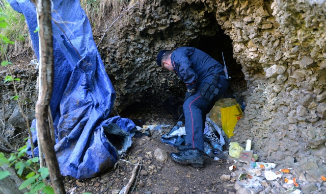 Carabinieri nei boschi della Valganna (foto Blitz)