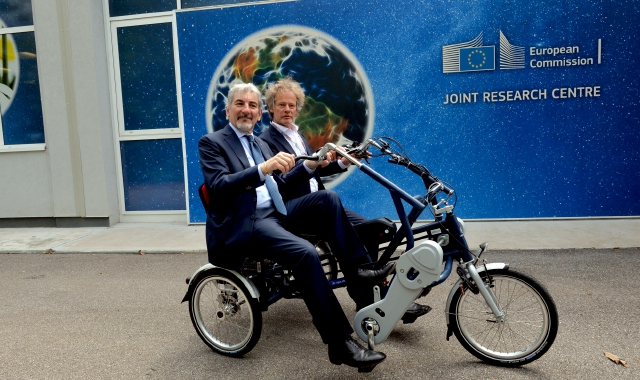 L’assessore regionale Raffaele Cattaneo al Jrc per presentazione programma di disattivazione nucleare e gestione dei rifiuti (foto Blitz)