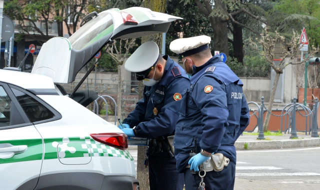 La polizia locale di Saronno (foto Archivio)