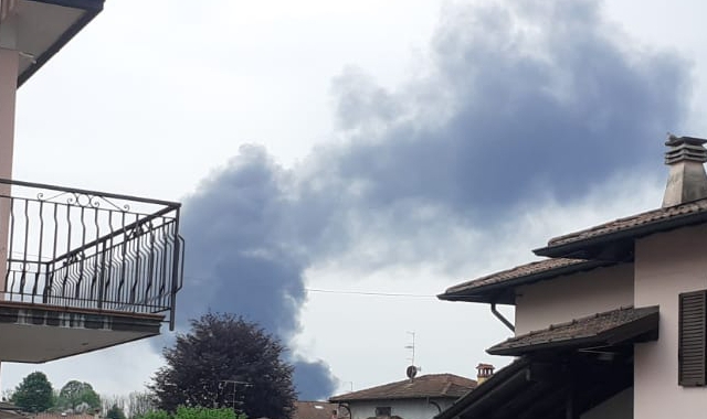 Biandronno, fiamme alla Whirlpool