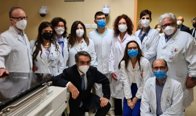 Fontana con i medici di Busto (foto Redazione)