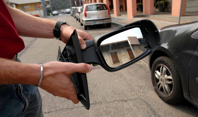 Ancora truffa dello specchietto a Olgiate Olona (Foto archivio)