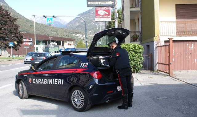 I carabinieri in azione (foto Redazione)