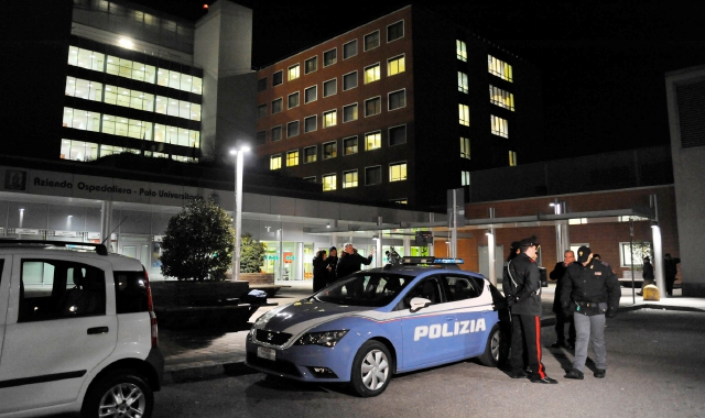 Il ferito è stato portato di notte al Pronto soccorso dell’ospedale di Varese  (foto Archivio)