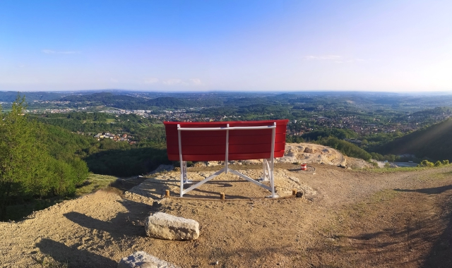 La panchina gigante a Saltrio (foto Nicola Antonello)