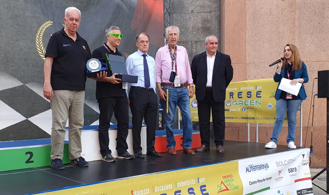 Nicola Venturi premiato per la vittoria nel trofeo Varese Eco Green 2022