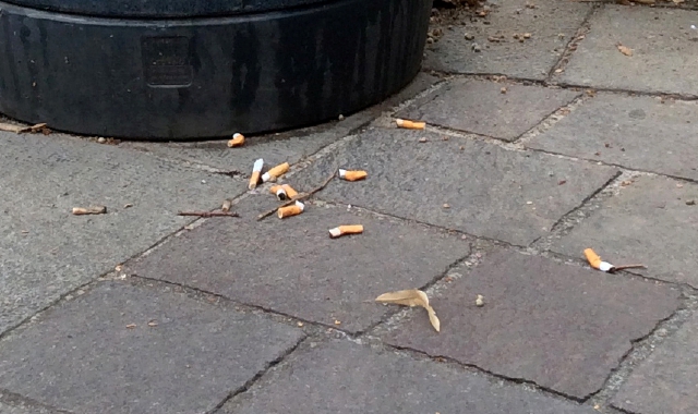 Saronno, linea dura contro i fumatori “distratti”