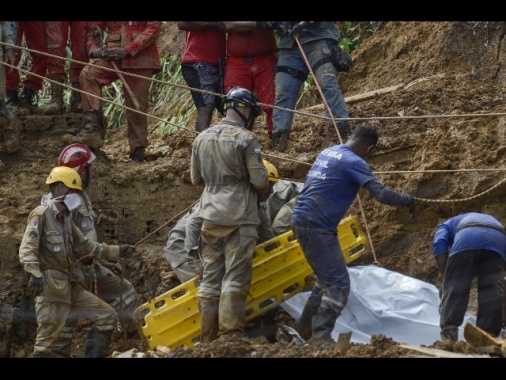 Brasile: almeno 25 morti per le forti piogge nel nordest