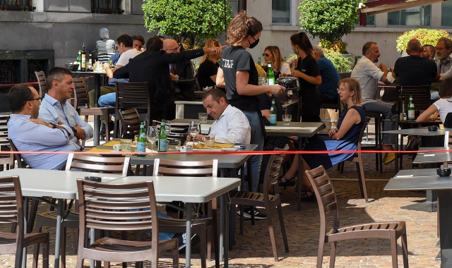 La domenica gli stranieri, in maggior prte dipendenti delle compagnie aeree, rappresentano il 30% della clientela