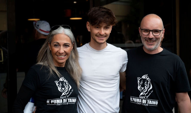 Alcune immagini della festa a Taino per il ritorno di Alessandro Covi, grande protagonista al Giro. Il giovane asso è stato ricevuto anchein municipio dal sindaco Ghiringhelli che gli ha consegnatouna pergamena(foto Blitz)