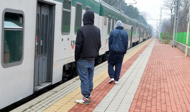Un treno in transito a Saronno