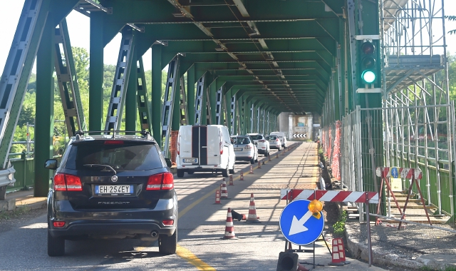 Turbigo, prolungata la parziale  chiusura del ponte sul Ticino  (foto Pubblifoto)