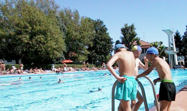Momenti di paura alla piscina di viale Gorizia (Pubblifoto)