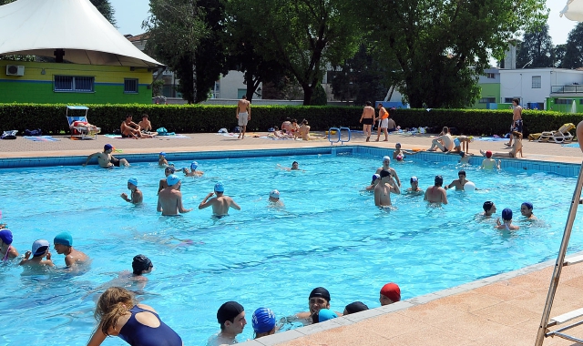 Legnano, malore in piscina: morto il ventenne