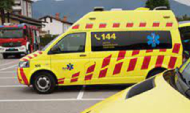 L’operaio è stato trasportato d’urgenza in ospedale con l’ambulanza del soccorso Sam