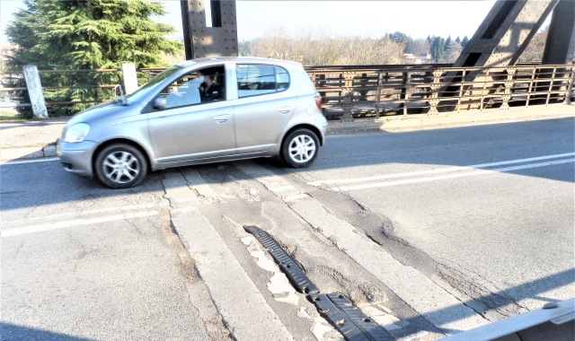 Sempione, chiude il ponte sul Ticino