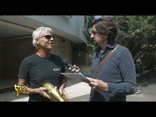 Sequestrato il libro di Striscia su Claudio Baglioni