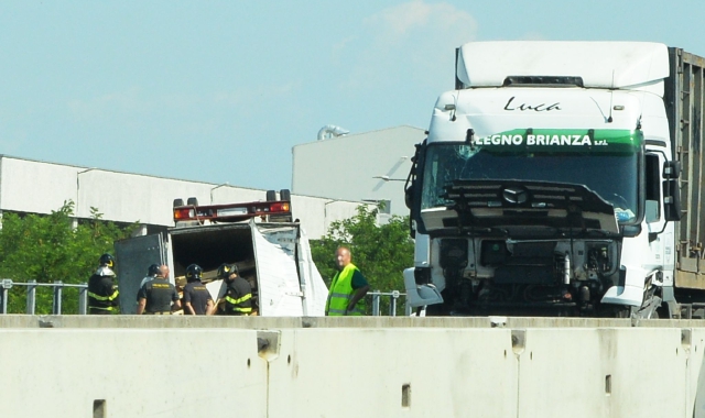 L’incidente sulla A9 fra Turate e Saronno (foto Blitz)