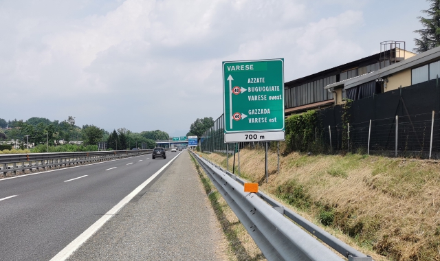 I lavori agli svincoli di Azzate e Buguggiate riguardano le barriere di sicurezza