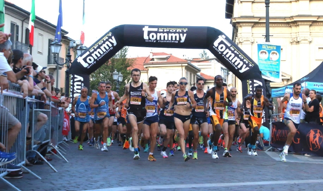 La gara competitiva nel centro di Saronno  (foto Blitz)