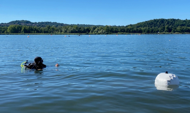 Lago di Varese, i sub controllano il fondale
