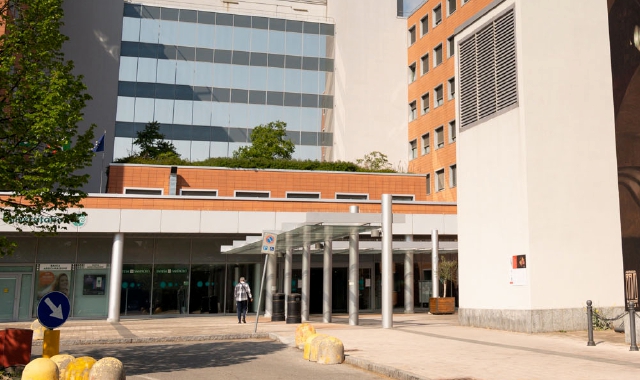 La Procura della Repubblica di Vareseha aperto un fascicoloper omicidio colposodopo la denuncia presentata ai carabinieri dai parentidi un uomo di Venegono Inferiore morto all’ospedale di Tradate il giorno dopo un intervento al Circolo di Varese (foto Ar