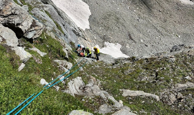 I soccorsi all’alpinista precipitato