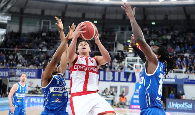 Justin Reyes in azione con la maglia dell’Openjobmetis