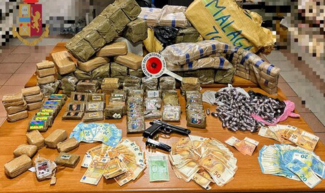 Il maxi sequestro di hashish eseguito dalla Polizia