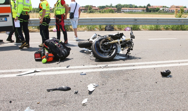 Sul luogo sono accorsi i soccorritori (foto Agenzia Blitz)