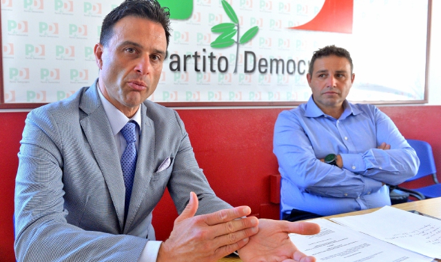 Il segretario provinciale del Pd Giovanni Corbo e il consigliere regionale Samuele Astuti (Foto Blitz)