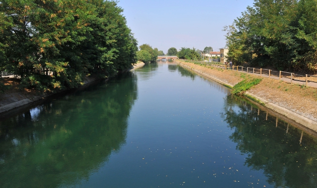 Il ragazzino ha rischiato di annegare nel canale Villoresi  (foto Archivio)