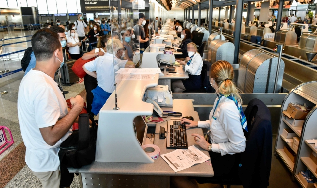 Operatori check-in al Terminal 1