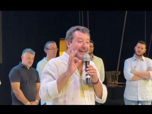 Salvini, subito pace fiscale e aumento stipendi e pensioni