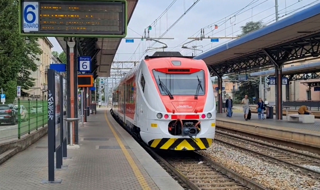 Il Malpensa Express nella stazione di Saronno (foto Archivio)